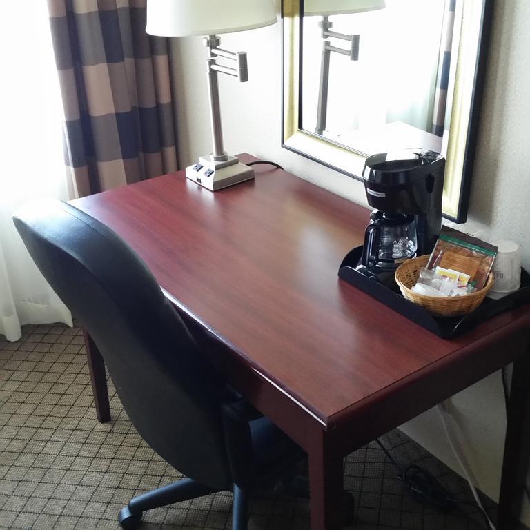 Holiday Inn Express - Anaheim West Room photo