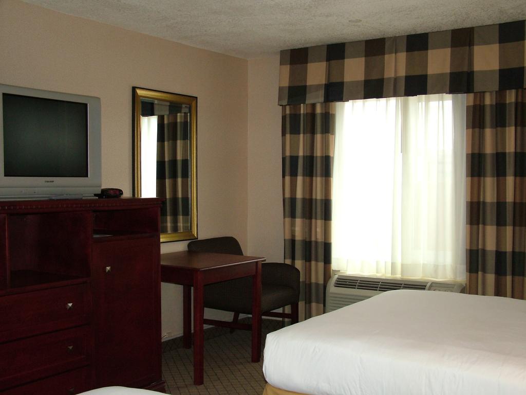 Holiday Inn Express - Anaheim West Exterior photo