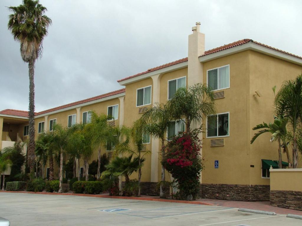 Holiday Inn Express - Anaheim West Exterior photo
