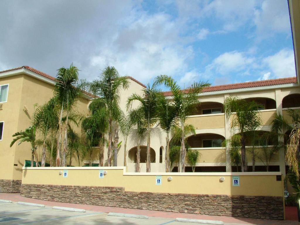 Holiday Inn Express - Anaheim West Exterior photo