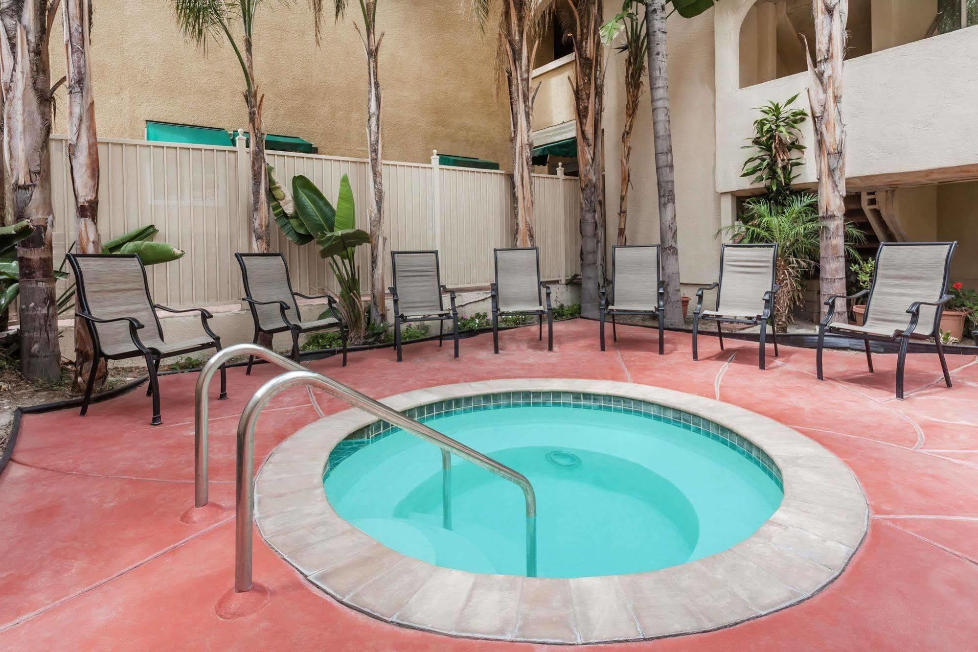 Holiday Inn Express - Anaheim West Exterior photo